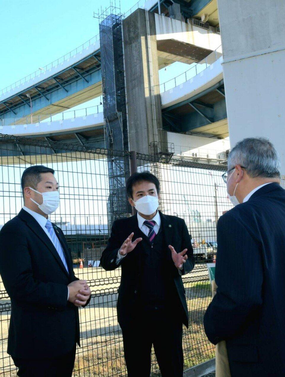 緊急避難場所(津波避難施設)に指定された千本松大橋を確認